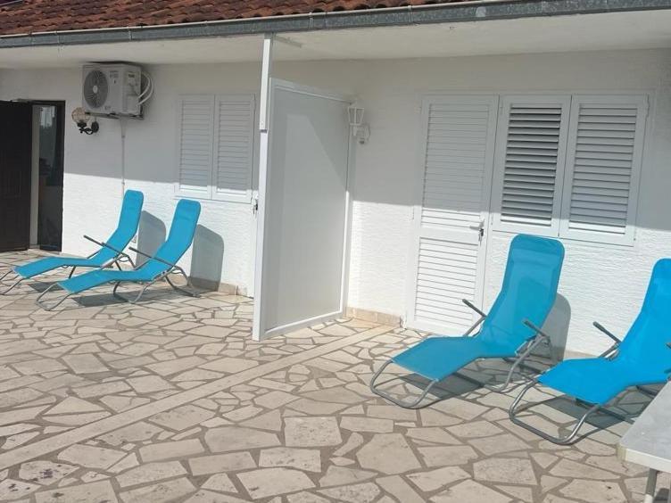 Studio-Appartements Emwey Trogir Exterior photo