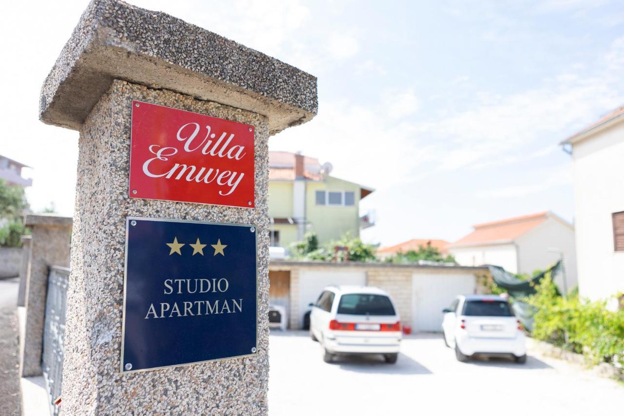 Studio-Appartements Emwey Trogir Exterior photo